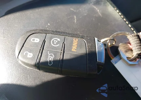 2015 Jeep Grand Cherokee Overland z USA, uszkodzony, nr VIN 1C4RJECG1FC220703